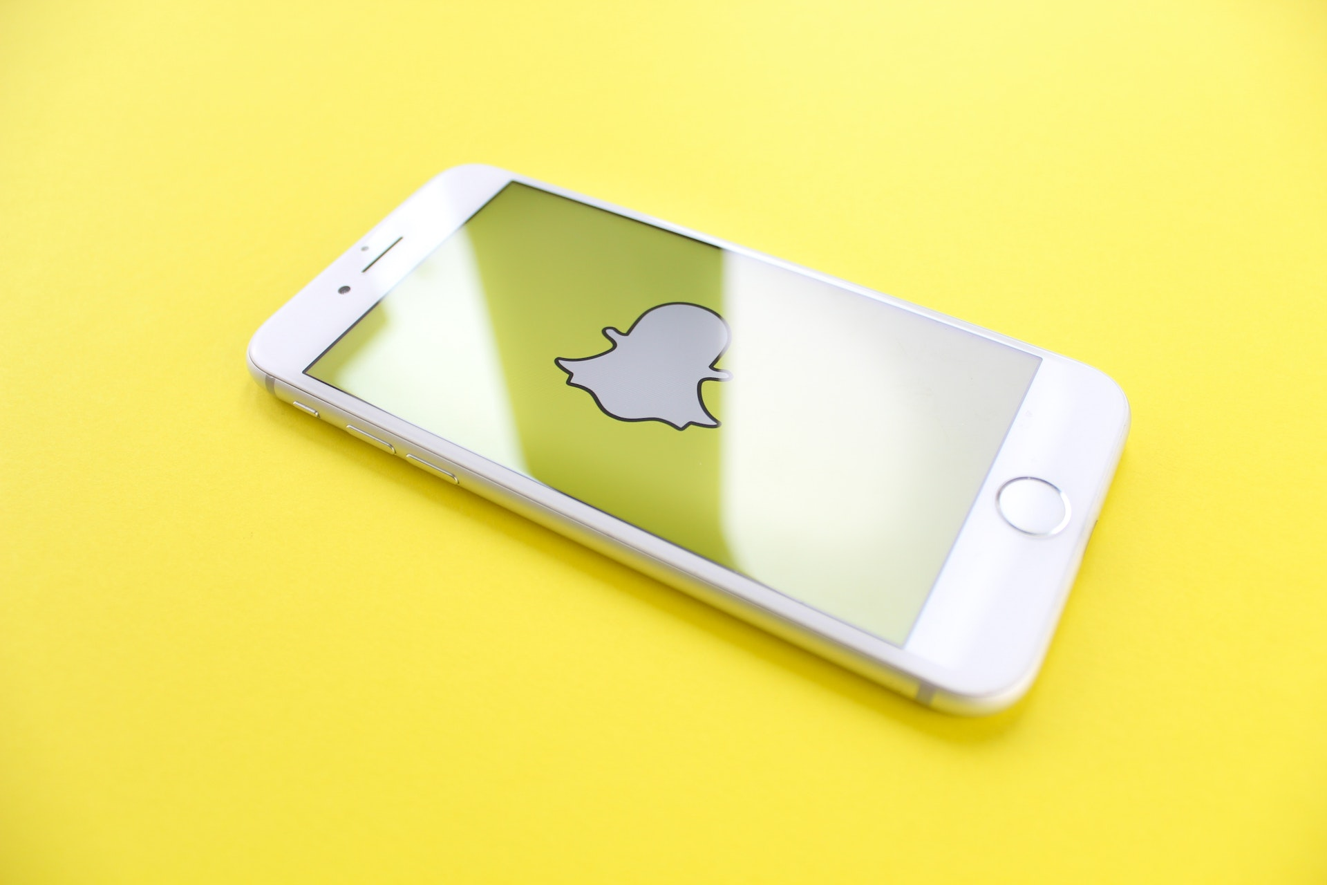 Guide pratique pour passer Snapchat en mode sombre sur votre smartphone